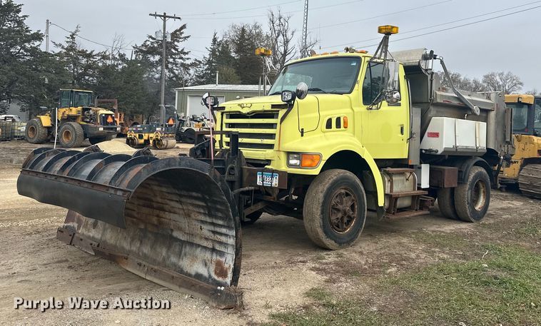 image for item LO9311 1998 Ford L8000  dump truck