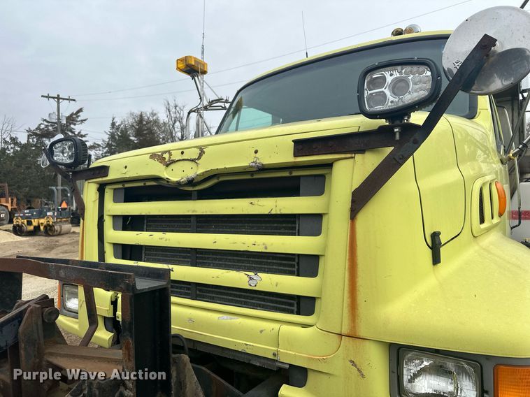 image for item LO9311 1998 Ford L8000  dump truck