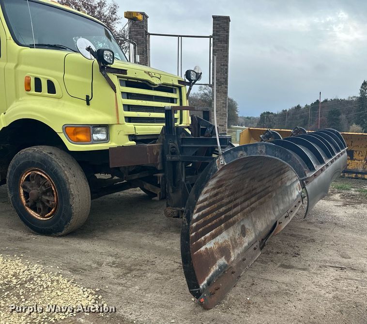 image for item LO9311 1998 Ford L8000  dump truck