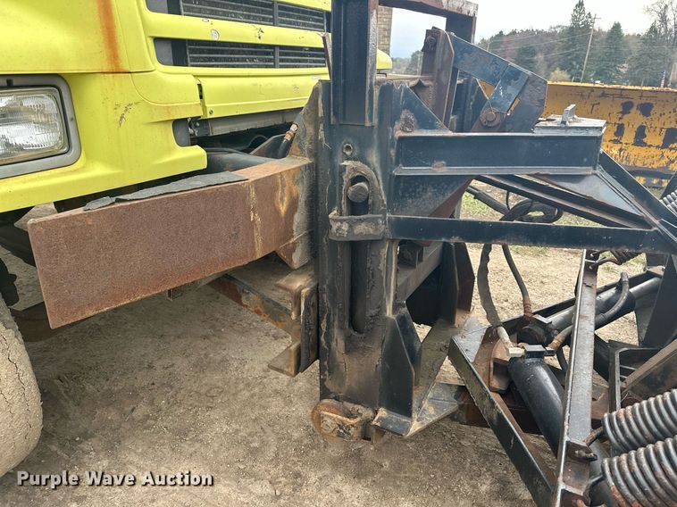 image for item LO9311 1998 Ford L8000  dump truck