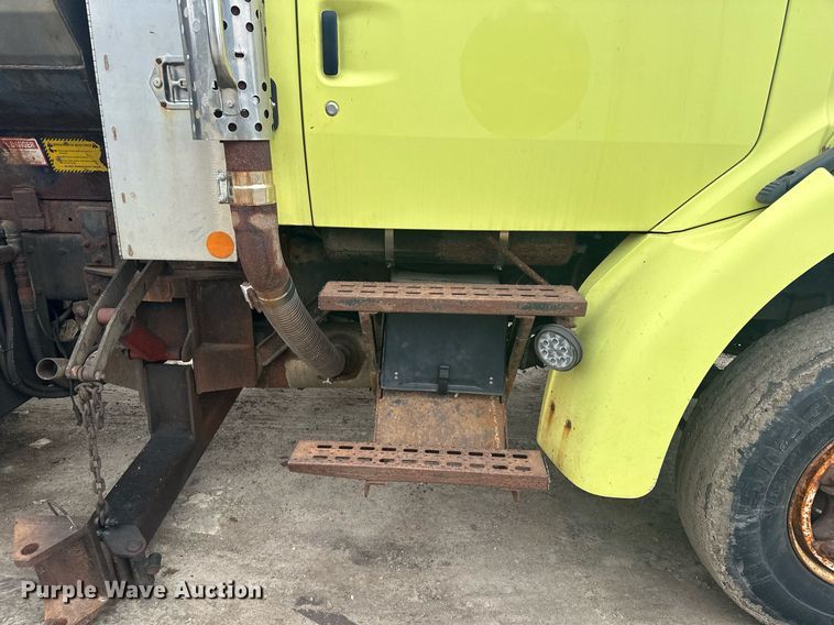 image for item LO9311 1998 Ford L8000  dump truck