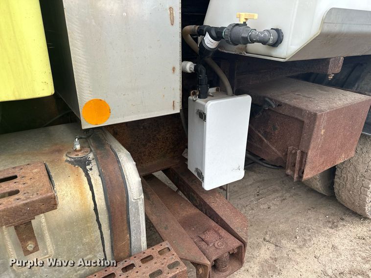 image for item LO9311 1998 Ford L8000  dump truck