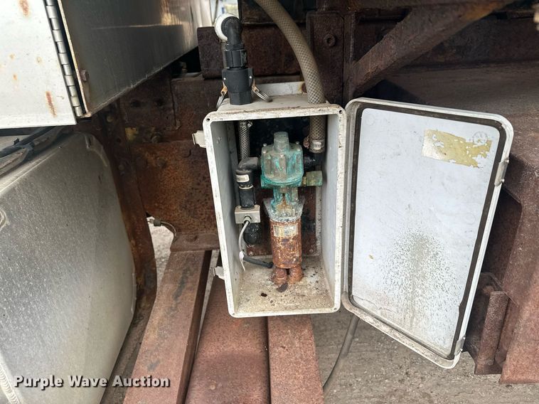 image for item LO9311 1998 Ford L8000  dump truck