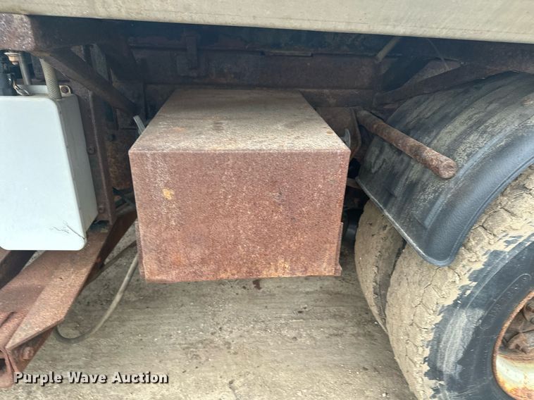 image for item LO9311 1998 Ford L8000  dump truck