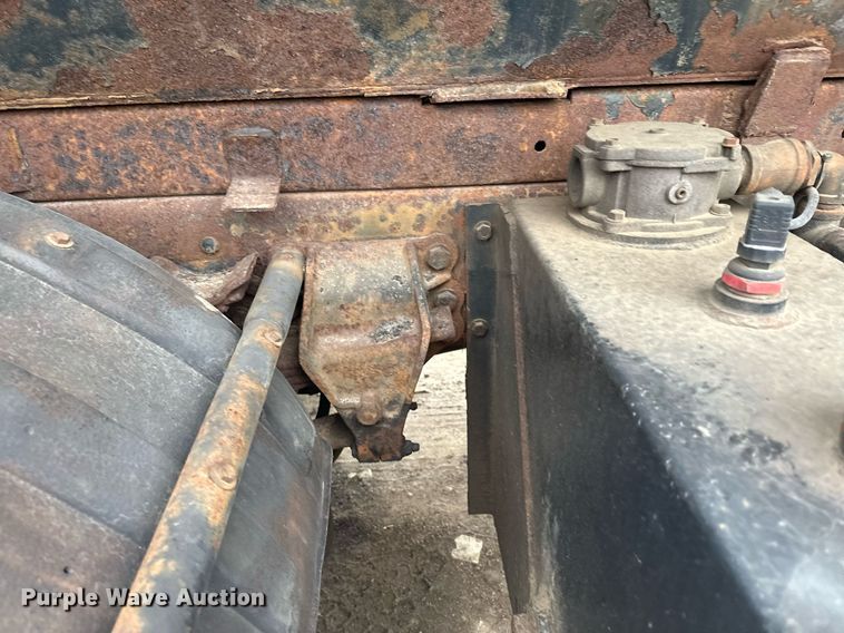 image for item LO9311 1998 Ford L8000  dump truck