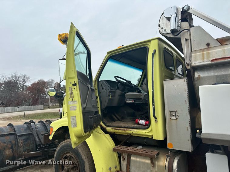 image for item LO9311 1998 Ford L8000  dump truck