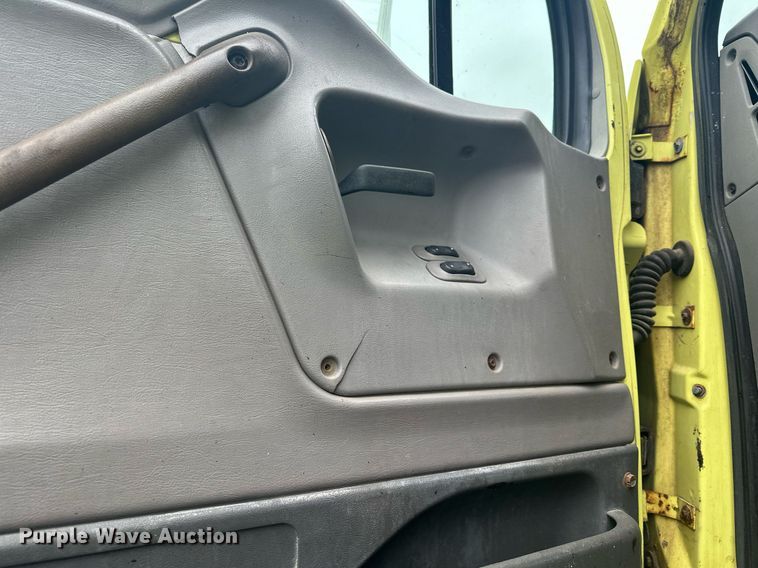 image for item LO9311 1998 Ford L8000  dump truck