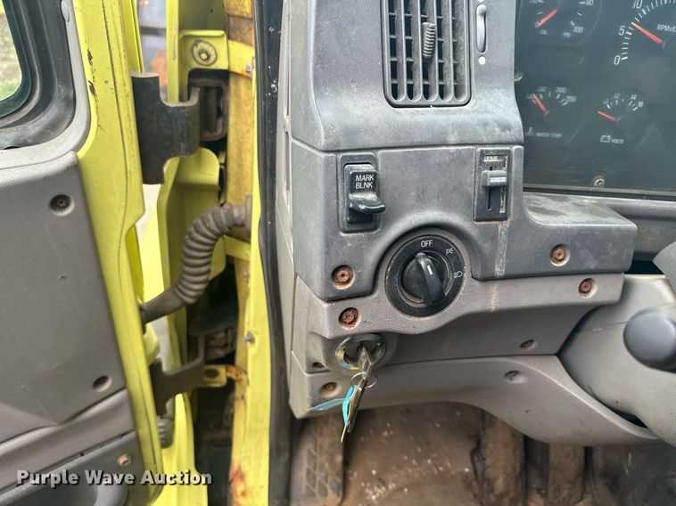 image for item LO9311 1998 Ford L8000  dump truck