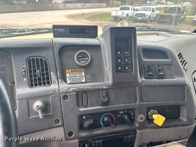 image for item LO9311 1998 Ford L8000  dump truck