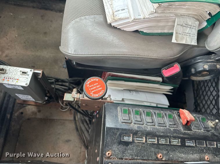 image for item LO9311 1998 Ford L8000  dump truck