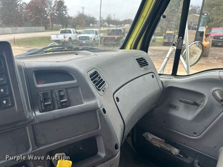 image for item LO9311 1998 Ford L8000  dump truck