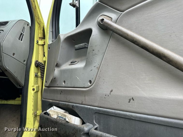 image for item LO9311 1998 Ford L8000  dump truck