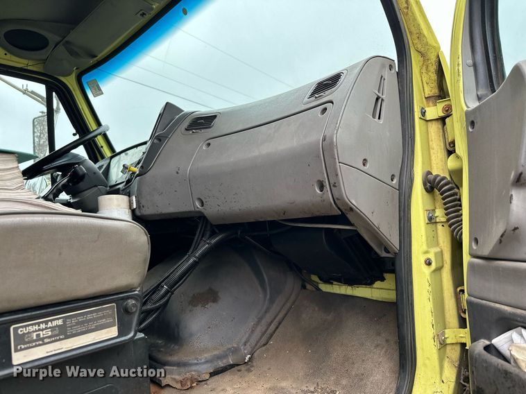 image for item LO9311 1998 Ford L8000  dump truck