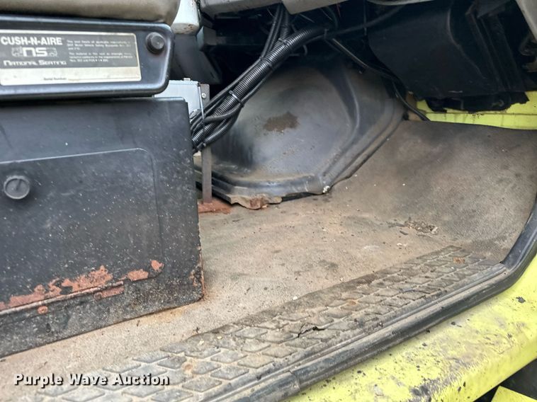 image for item LO9311 1998 Ford L8000  dump truck