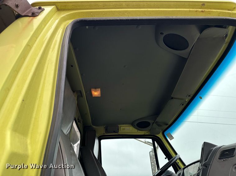 image for item LO9311 1998 Ford L8000  dump truck