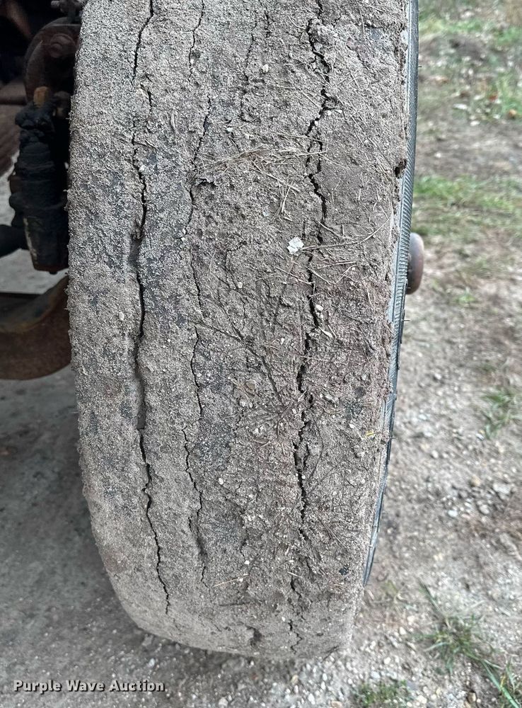 image for item LO9311 1998 Ford L8000  dump truck