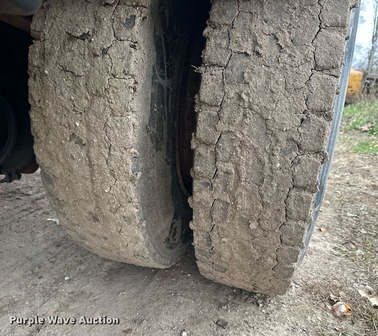 image for item LO9311 1998 Ford L8000  dump truck