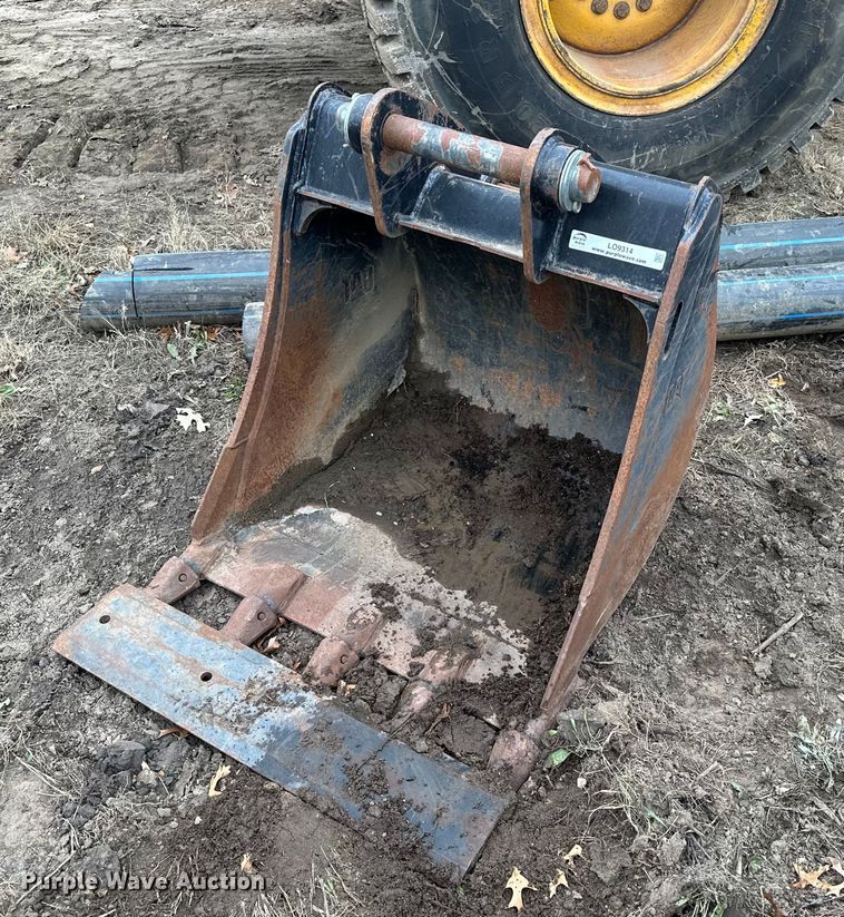 image for item LO9314 Caterpillar  29" W excavator bucket