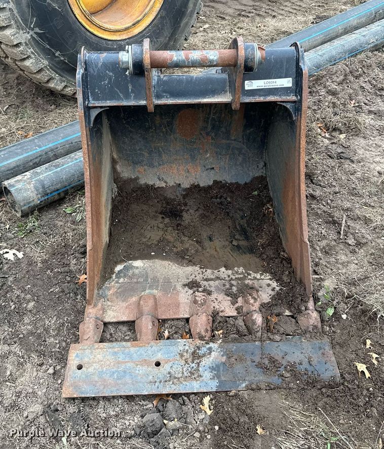 image for item LO9314 Caterpillar  29" W excavator bucket
