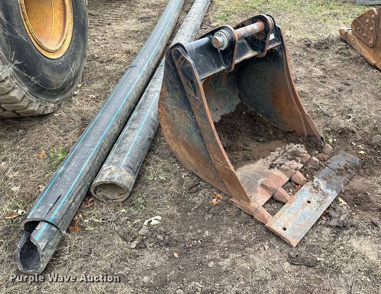 image for item LO9314 Caterpillar  29" W excavator bucket