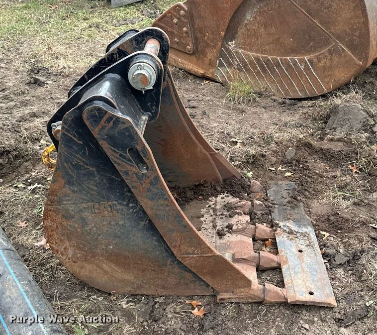 image for item LO9314 Caterpillar  29" W excavator bucket