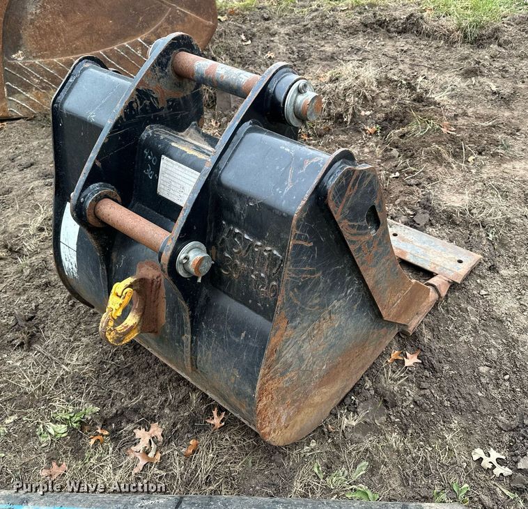 image for item LO9314 Caterpillar  29" W excavator bucket