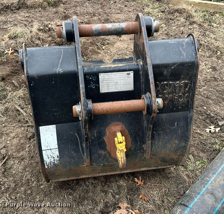 image for item LO9314 Caterpillar  29" W excavator bucket