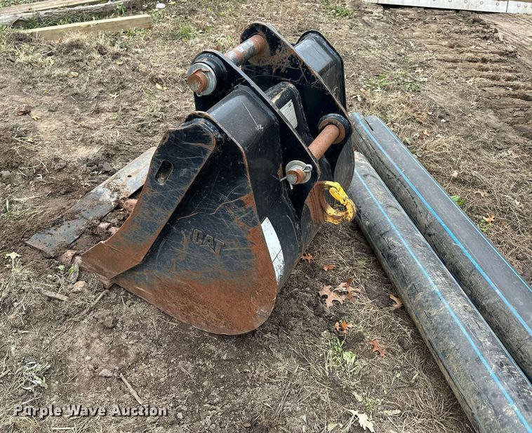 image for item LO9314 Caterpillar  29" W excavator bucket