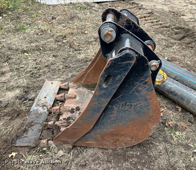 image for item LO9314 Caterpillar  29" W excavator bucket