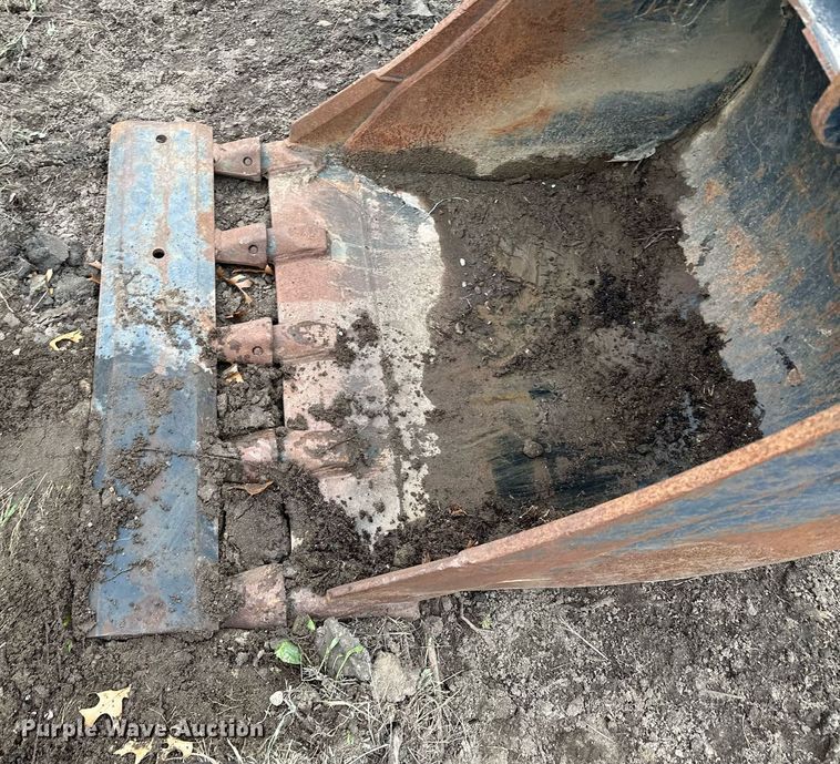 image for item LO9314 Caterpillar  29" W excavator bucket