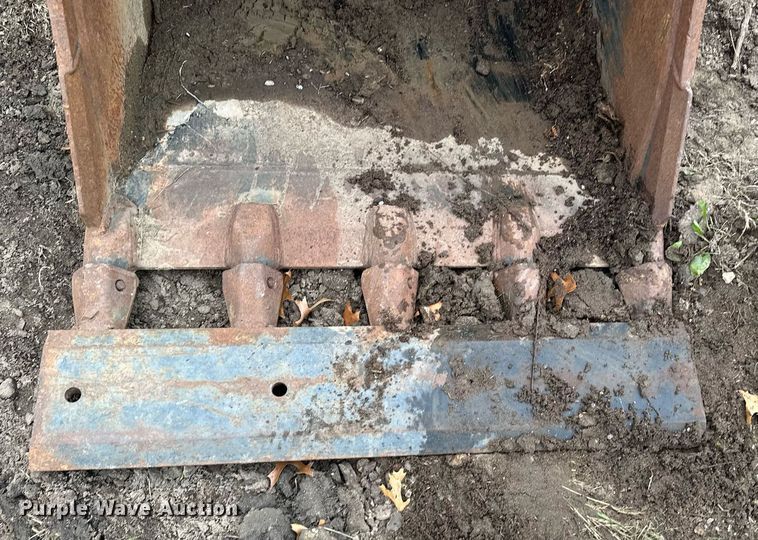 image for item LO9314 Caterpillar  29" W excavator bucket