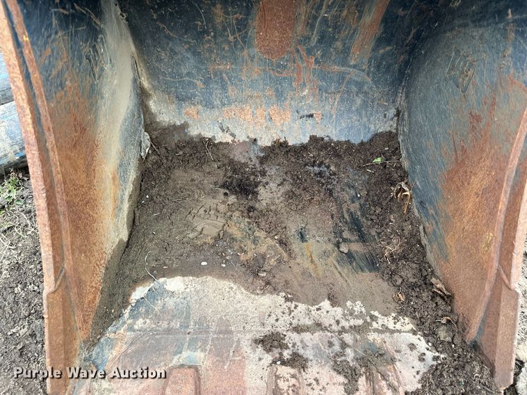 image for item LO9314 Caterpillar  29" W excavator bucket