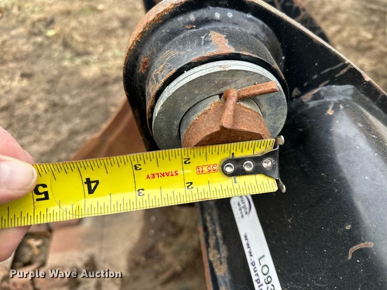 image for item LO9314 Caterpillar  29" W excavator bucket