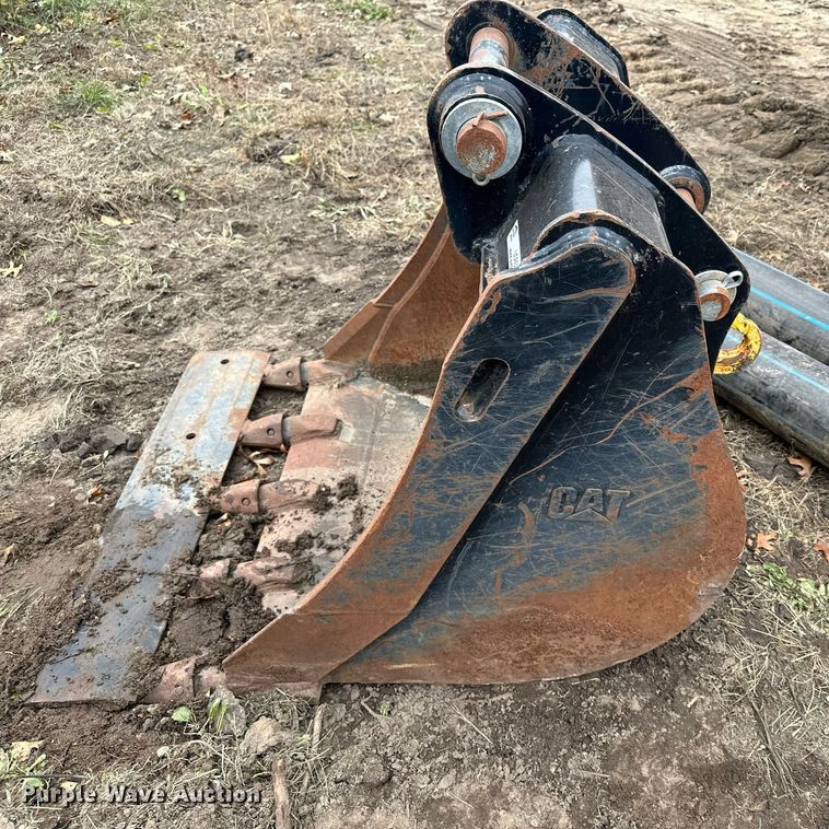 image for item LO9314 Caterpillar  29" W excavator bucket