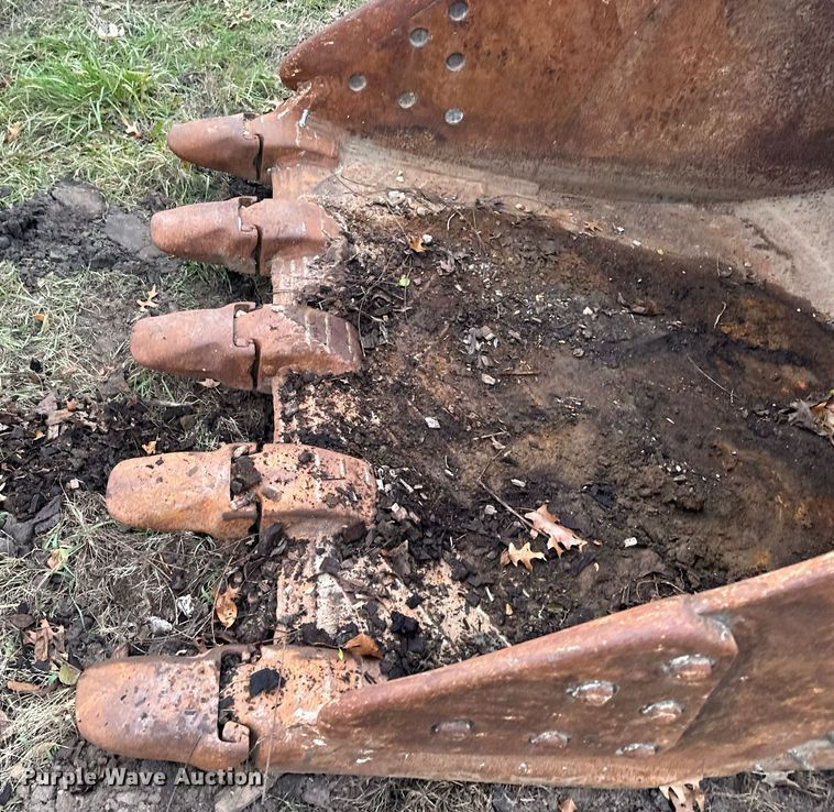 image for item LO9317 Empire JD350  53" W excavator bucket