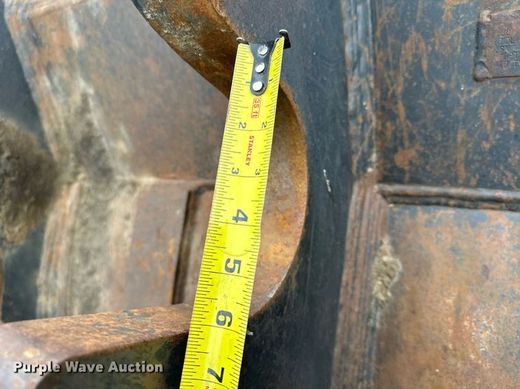 image for item LO9317 Empire JD350  53" W excavator bucket