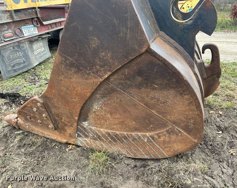 image for item LO9317 Empire JD350  53" W excavator bucket