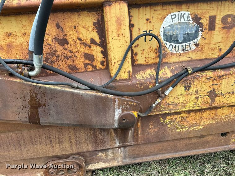 image for item LO9323 1965 Caterpillar 619C  scraper