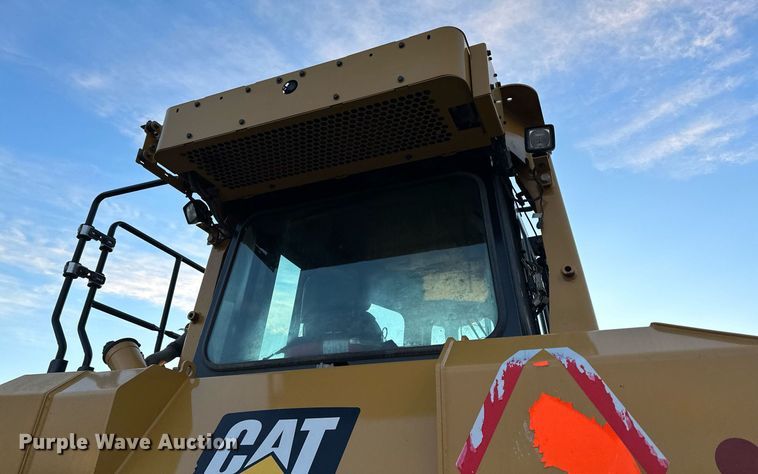 image for item LO9335 2018 Caterpillar D6T LGP  dozer