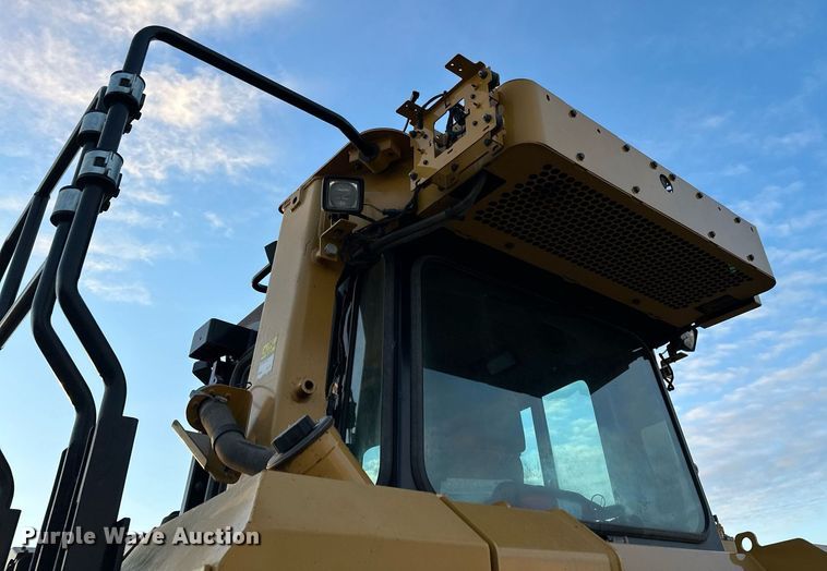 image for item LO9335 2018 Caterpillar D6T LGP  dozer