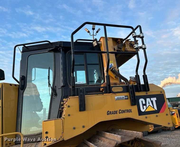 image for item LO9335 2018 Caterpillar D6T LGP  dozer