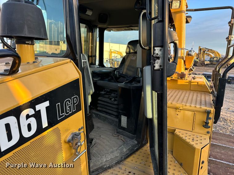 image for item LO9335 2018 Caterpillar D6T LGP  dozer