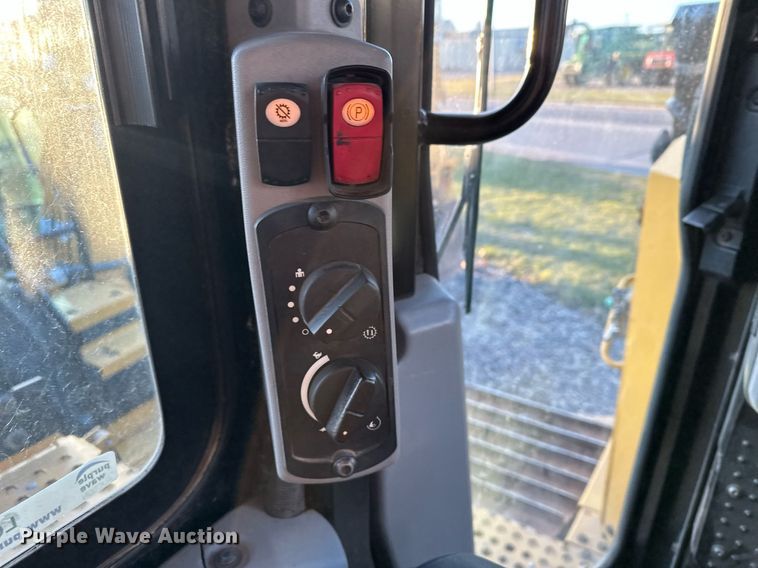 image for item LO9335 2018 Caterpillar D6T LGP  dozer