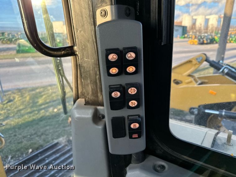 image for item LO9335 2018 Caterpillar D6T LGP  dozer