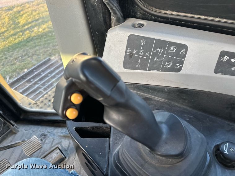 image for item LO9335 2018 Caterpillar D6T LGP  dozer