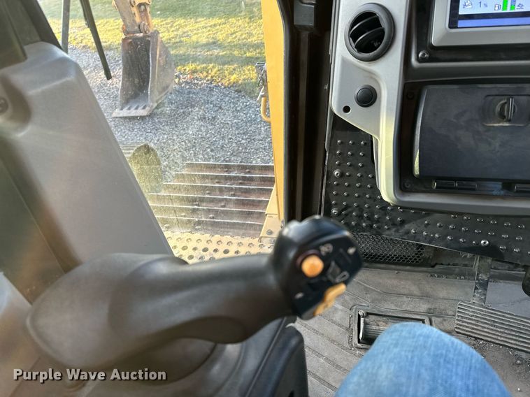 image for item LO9335 2018 Caterpillar D6T LGP  dozer