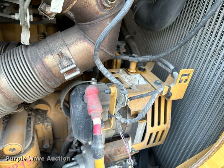 image for item LO9335 2018 Caterpillar D6T LGP  dozer