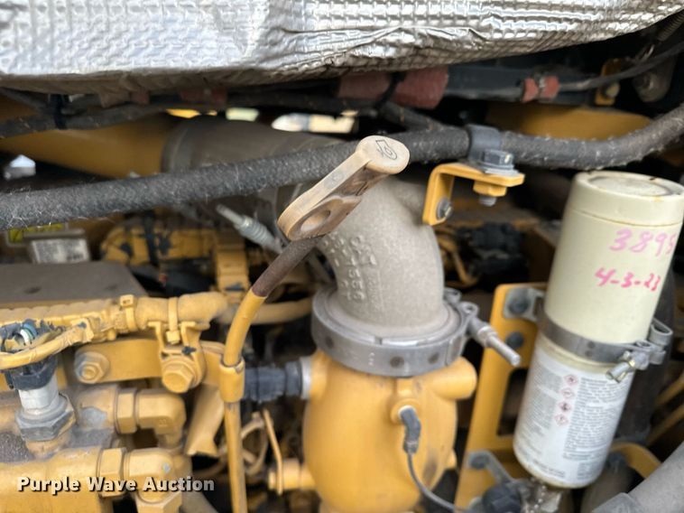 image for item LO9335 2018 Caterpillar D6T LGP  dozer