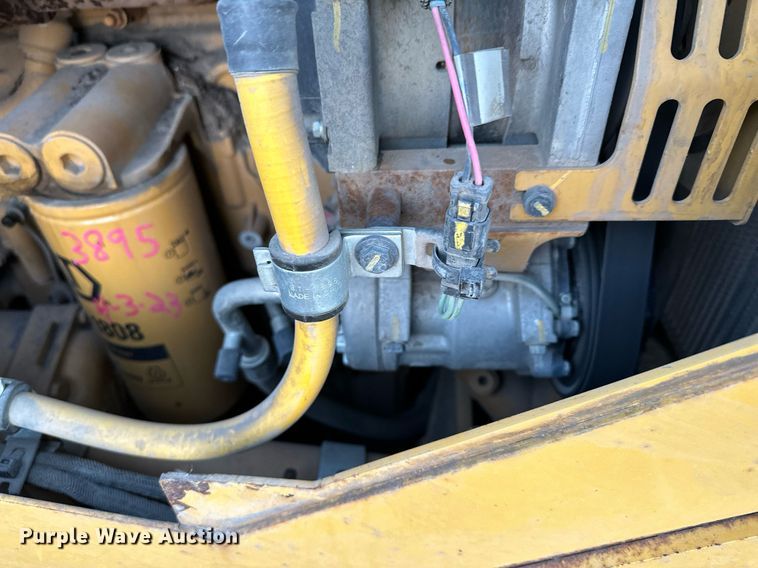 image for item LO9335 2018 Caterpillar D6T LGP  dozer