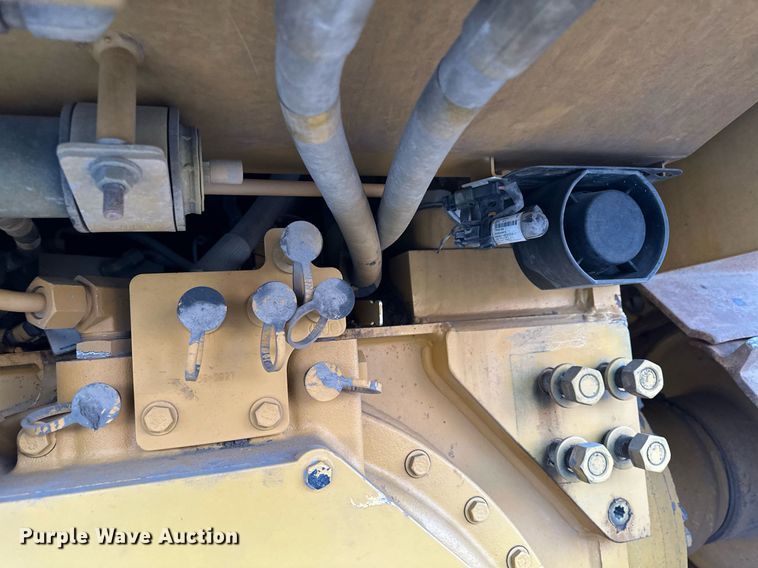 image for item LO9335 2018 Caterpillar D6T LGP  dozer